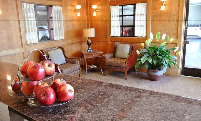 Cow Hollow Hotel | Cow Hollow Inn & Suites
