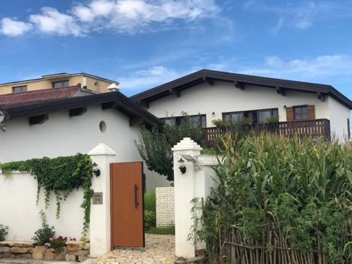 Yanqing Bed & Breakfast | Cowbell
