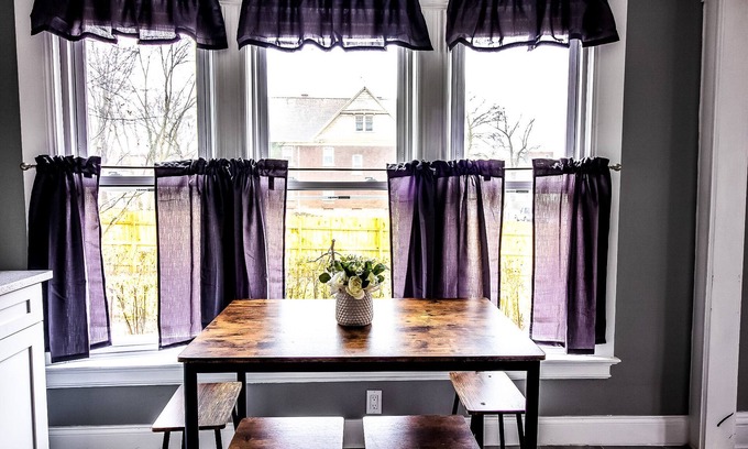 Downtown Niagara Falls Apartment | Cozy 1 bedroom Apartment Sleeps 4