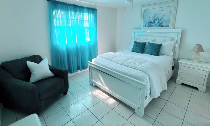 Lake Worth Corridor Apartment | Cozy 1. bedroom apartment in nice Greenacres with AC