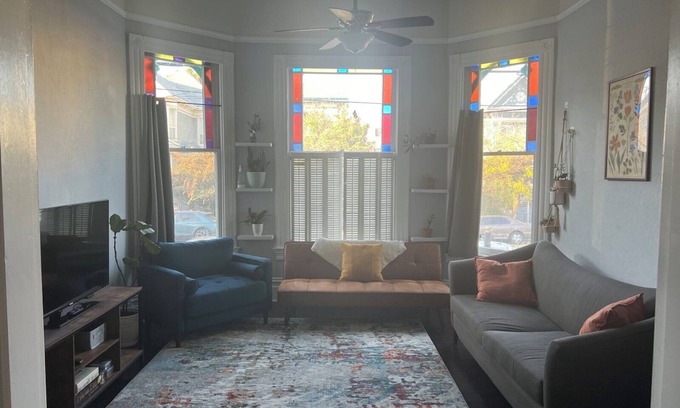 Downtown Oakland Apartment | Cozy 1-bedroom apartment in uptown Oakland, pet-friendly with off-street parking