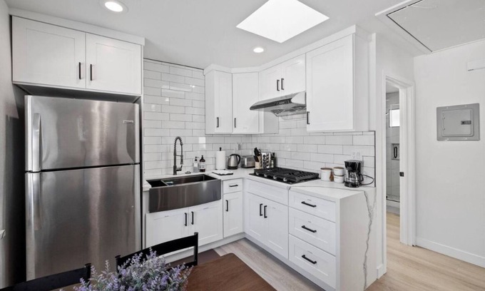 Garden Grove Apartment | Cozy 1bd 1ba Sleeps 3 Close to Disney