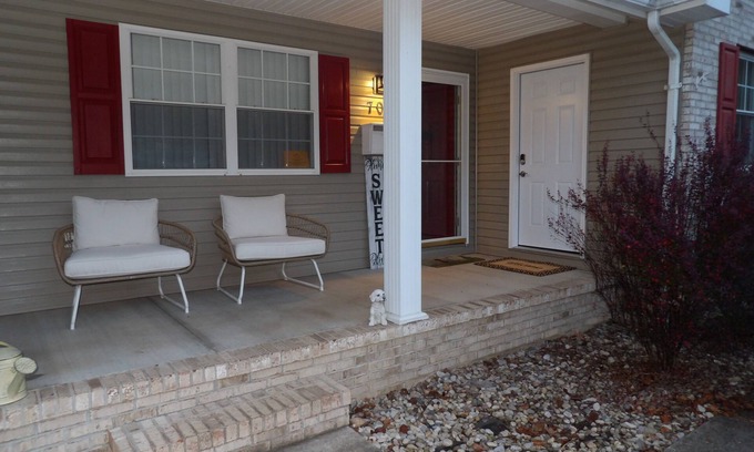 Nitro Apartment | Cozy 1BR Apt in Nitro, WV. Ideal for solo traveler, couples, or business guests