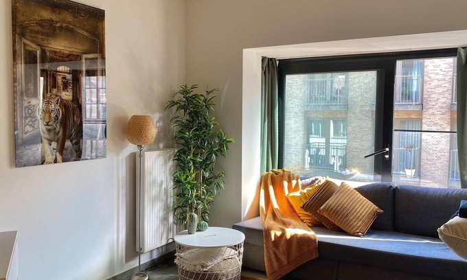 De Kaaien Apartment | Cozy 1BR City Centre Near Meir Shopping by Oneluxstay