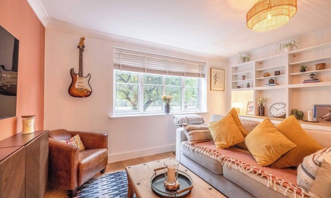 Ascot Apartment | Cozy 1BR Opposite Ascot Racecourse + Free Parking