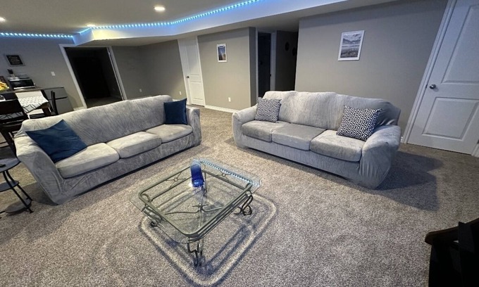 Woodslee House | Cozy 2 Bdrm, Lounge w/fpl, Kitchenette, TV, Wi-Fi