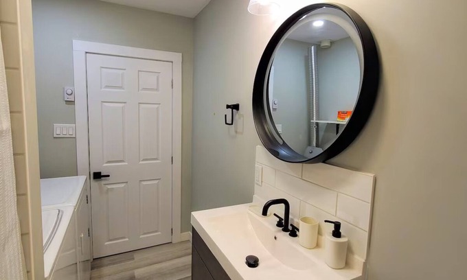 Cornwall Apartment | Cozy 2 Bed Apt with Fiber internet near waterfront