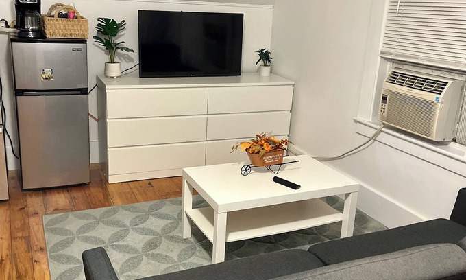 North Andover Apartment | Cozy 2-Bedroom Apartment with Summer Pool Access