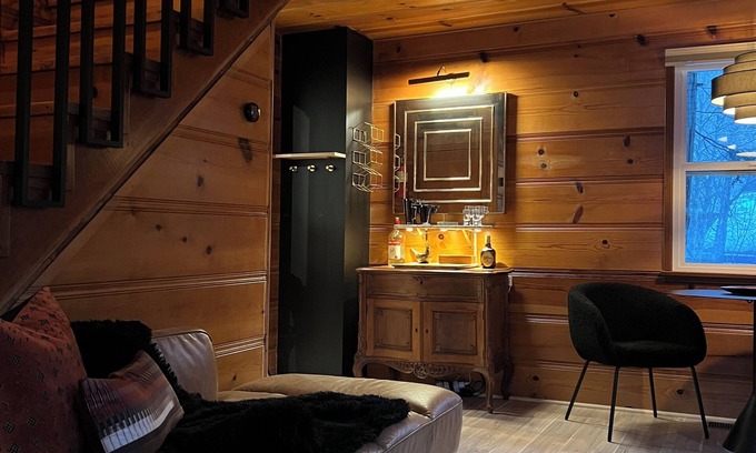 Arrowhead Villas Cabin | Cozy 2-bedroom cabin in charming Lake Arrowhead with full kitchen and WiFi