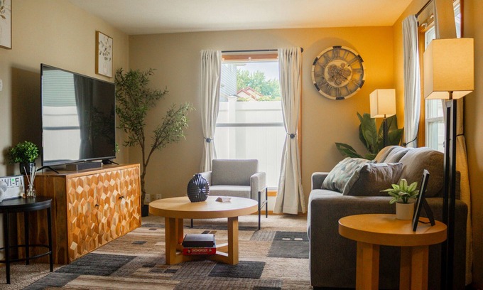 Lind-Bohanon House | Cozy 2-bedroom house