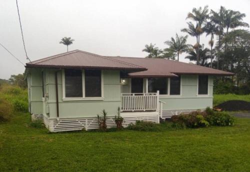 Mountain View House | Cozy 2 bedroom near Volcano Park