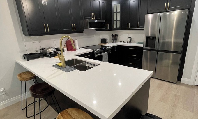 Cannifton House | Cozy 2-bedroom townhome in amazing Belleville with AC, WiFi