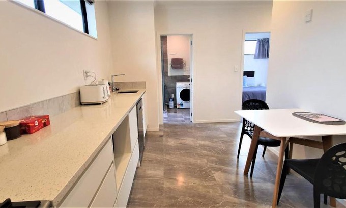 Hamilton House | Cozy 2- Bedrooms Unit In Hamilton