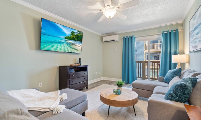 McCutcheon Field Condo | Cozy 2BR Beach Condo – Ocean Views, Balcony, Close to Shops and Dining
