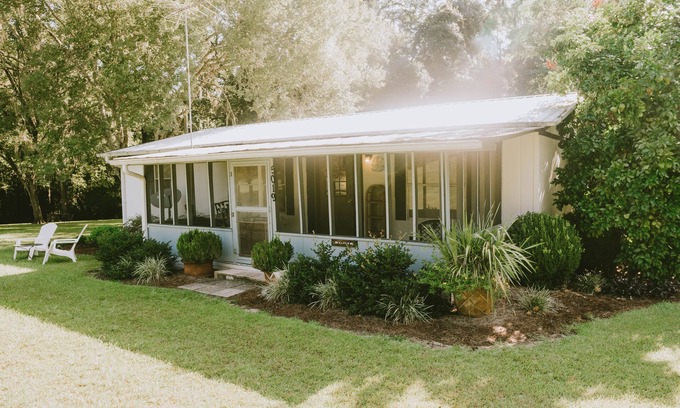 Tallahassee Cottage | Cozy 2br Cottage next door to Maclay State Park!
