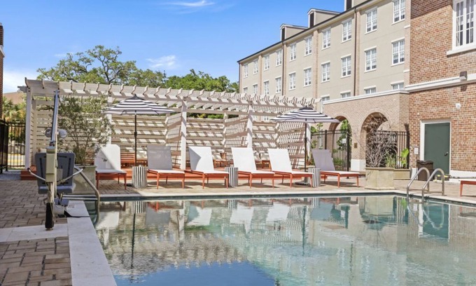 New Orleans Hotel | Cozy 2BR Hideaway in New Orleans’ French Quarter