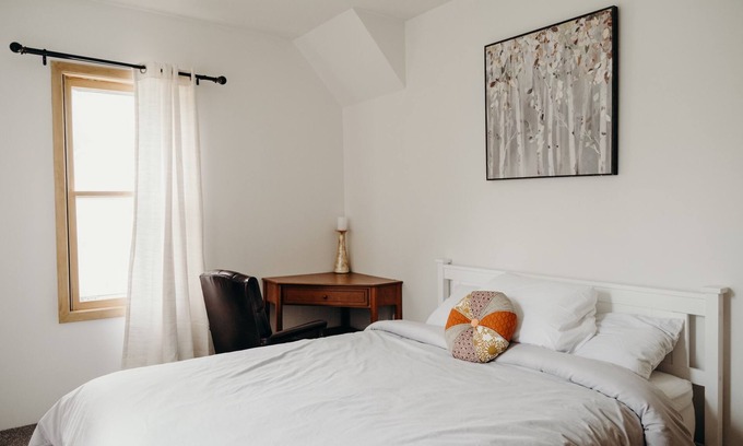 Chisholm Cottage | Cozy 2BR Mid Modern home in the Heart of Chisholm MN, homey, vintage stay.