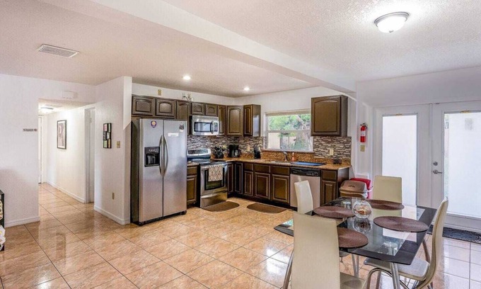 Conway House | Cozy 2BR Retreat Laptop Ready & Pets OK