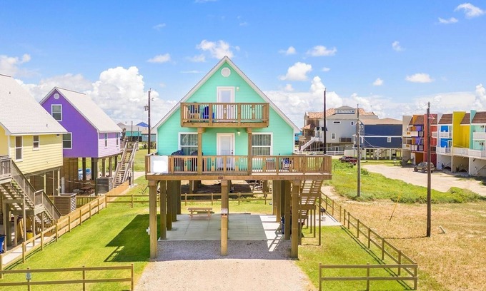 Surfside Beach House | Cozy 2nd Row Beach House w Ocean Views in lovely Surfside Beach
