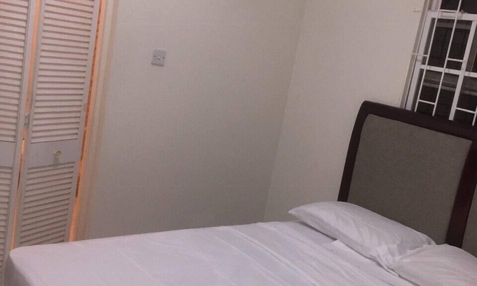 Haggatt Hall Condo | Cozy 3 Bedroom Condo with WIFI