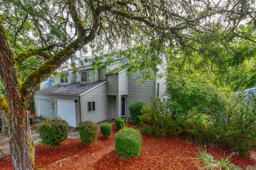 Corvallis House | Cozy 3-Bedroom Townhome - 3 Miles from OSU!