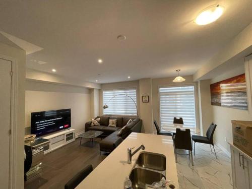 Thorold Apartment | Cozy 3-Bedrooms T-Home #Niagara