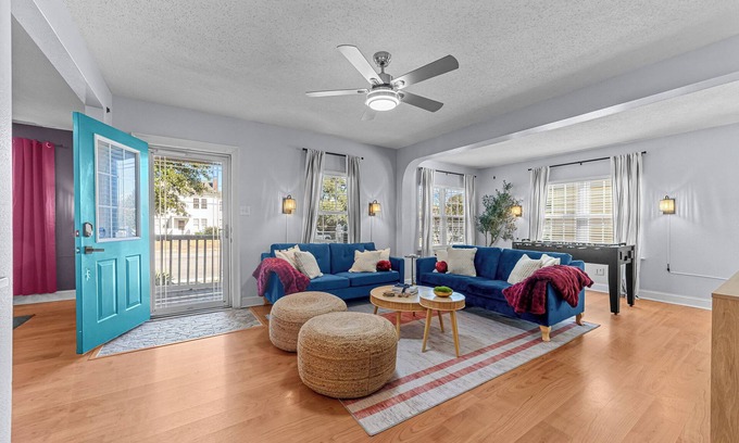 Bayview House | Cozy 3BD Beachfront - Foosball & Yard Games w/BBQ