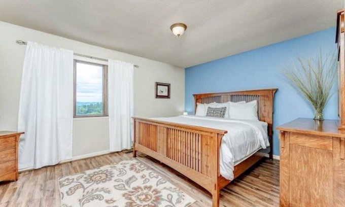 Morgantown House | Cozy 3BR Townhome-short walk to stadium & hospital