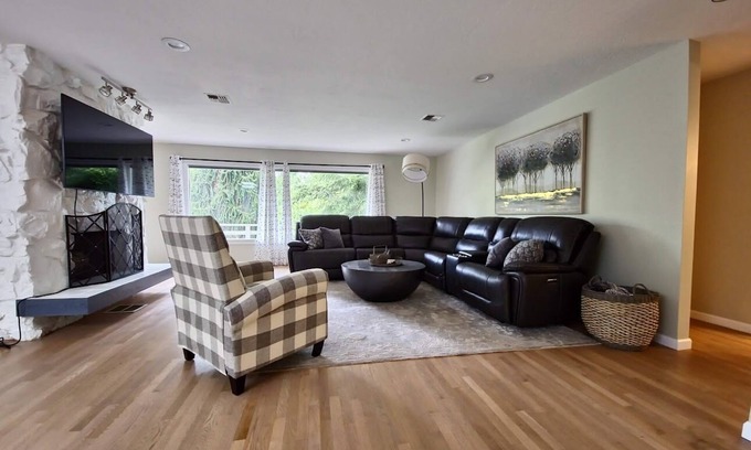 Oak Harbor House | Cozy 4 Bedroom Deception Pass Retreat