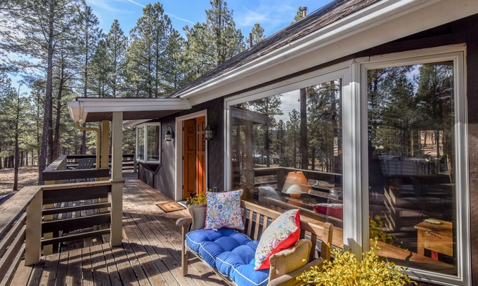 Flagstaff Cabin | Cozy 5 BR 4BA Cabin Pool Table Game Rm 2.5 Acs BBQ Dogs On Way to Grand Canyon