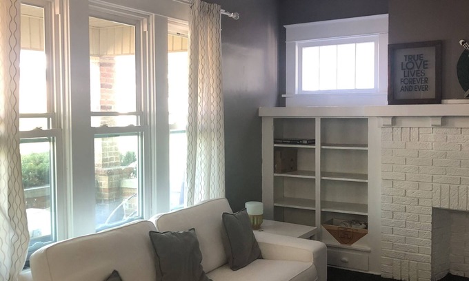 Steubenville House | Cozy 5Bd+/2Ba House- 7 min from everything local -30 min PITT