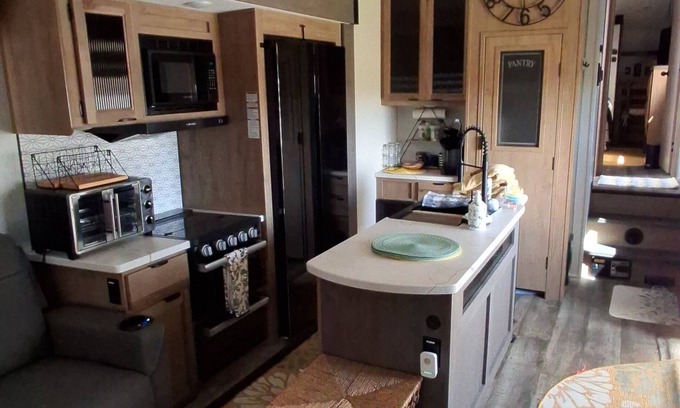 Arlington House | Cozy 5th wheel in Foothills of the Blue Ridge Parkway