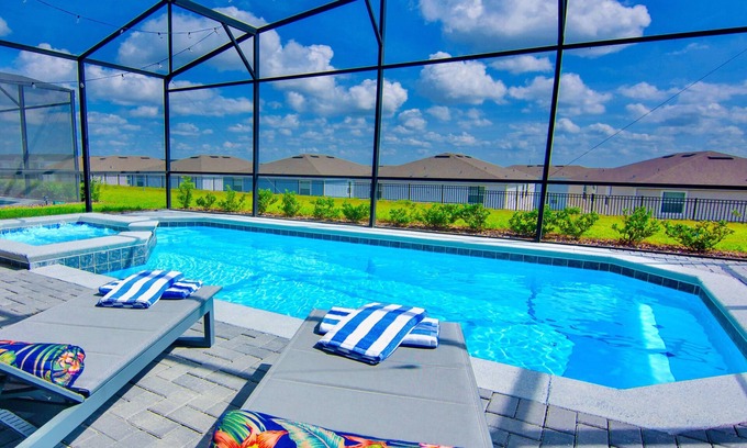 Davenport House | Cozy 7BD/5.5BH House FREE Waterpark 8mi/Disney!