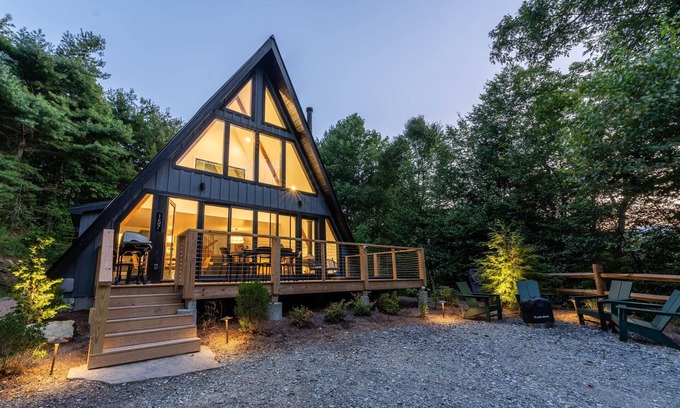 Vilas Cabin | Cozy A-Frame Cabin - In-Deck Hot Tub - near Boone