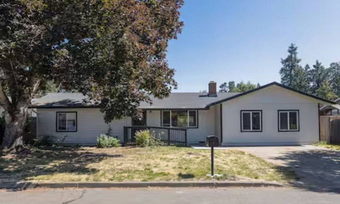 Woodburn House | Cozy Accommodations in Woodburn