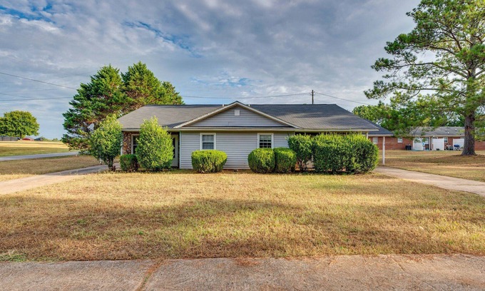 Cedartown Apartment | Cozy and Convenientn