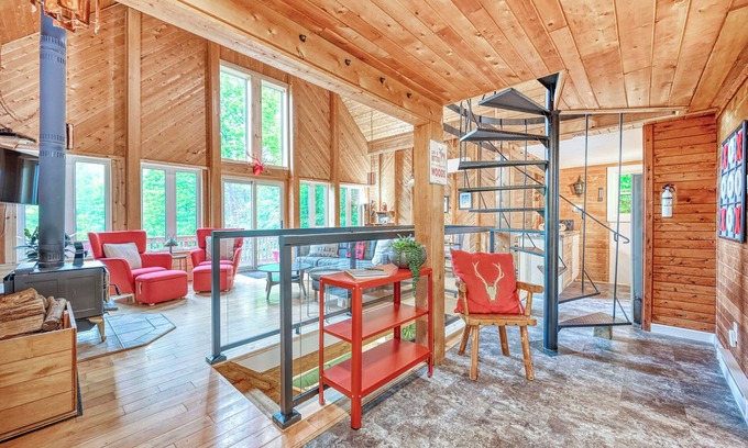 Calabogie Ski Chalet | Cozy and Modern Chalet