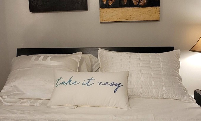 Hallandale Beach Apartment | Cozy and private studio. Perfectly located to the beach & major shopping centers