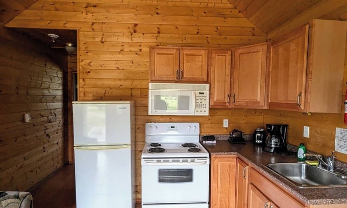 McBride Apartment | Cozy and Relaxing Getaway Cabins 15