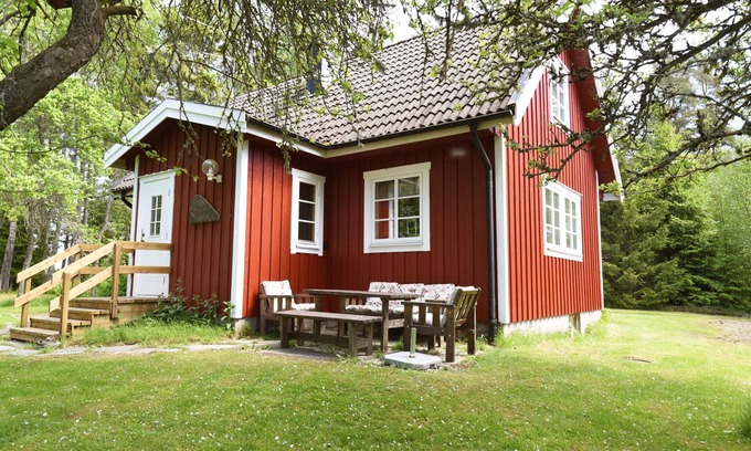 Mellerud O House | Cozy and rural holiday accommodation 150 meters from Lake Vänern | SE17003