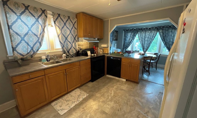 Roanoke House | Cozy and spacious main level apartment in a multi-unit home