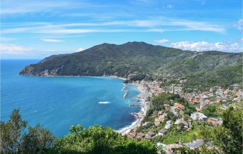 Comeglio Apartment | Cozy Apartment In Moneglia With Kitchen