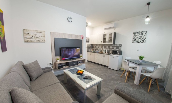 Mostar Old Town Apartment | Cozy apartment in Old Town with parking