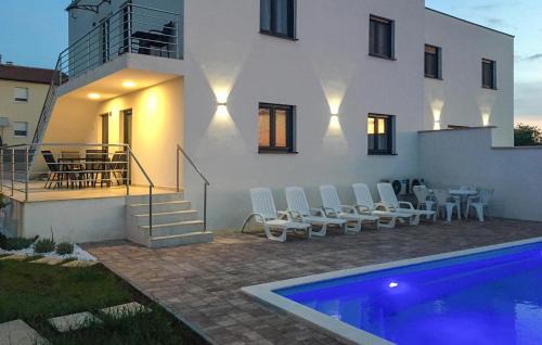 Murine Apartment | Cozy Apartment In Umag With Wifi