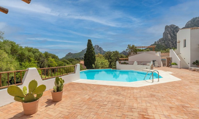San Pantaleo Apartment | Cozy Apartment "Lemon San Pantaleo" with Shared Pool, A/C & Terrace