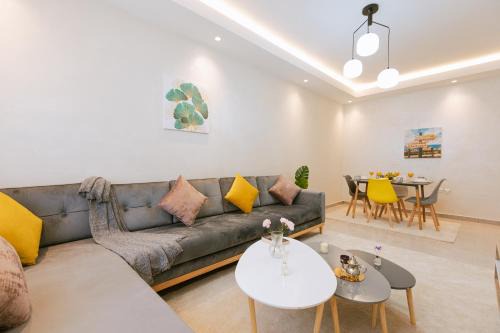Luxus Apartment | Cozy Apartment With AC & fiber internet