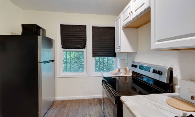 CUF Apartment | Cozy Apt Near Uc, Hospital And Zoo! Amazing Location! 1 Bedroom Apts by Redawning