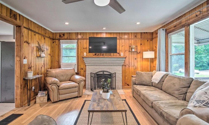 Skyland House | Cozy Arden Cottage, 2 Mi to Lake Julian Park!