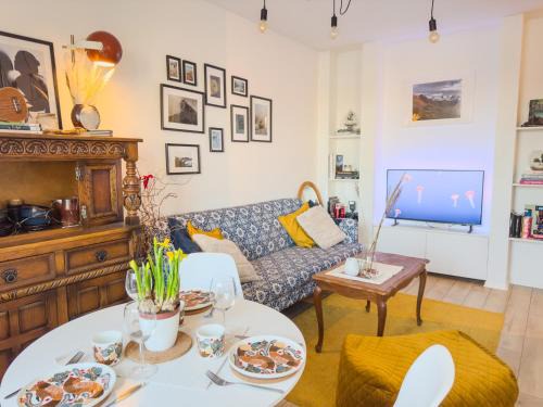 Tondi Apartment | Cozy & artsy apartment, dedicated office room & walk-in closet!