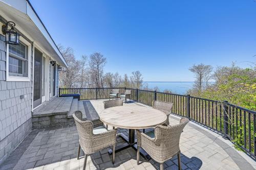 Baiting Hollow House | Cozy Baiting Hollow Bungalow Views, Walk to Beach
